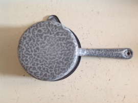 Steelpannetje. Emaille.
