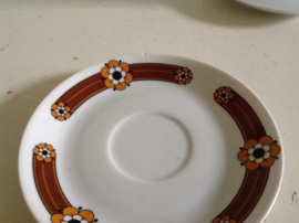 Kop en schotels.  Wet-Germany.