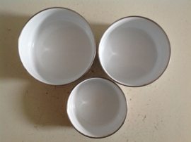 Set emaille schaaltjes.