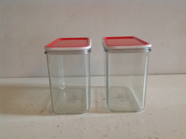 Kleine voorraadbus. Mepal.