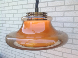 Design hanglamp. Plexiglas (smoke kleur) geborsteld aluminium. 70’s.
