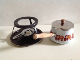 Emaille fondue set.