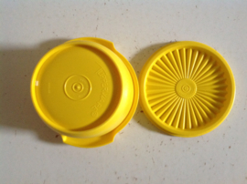 Tupperware bakje. Citroengeel.