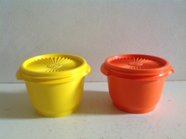 Tupperware bakje. Citroengeel.