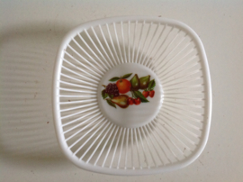 Plastic fruitmandje. Fruit.