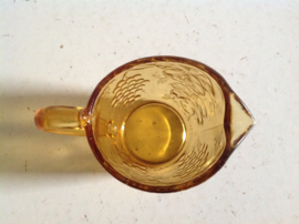 Melkkannetje. Rookglas.