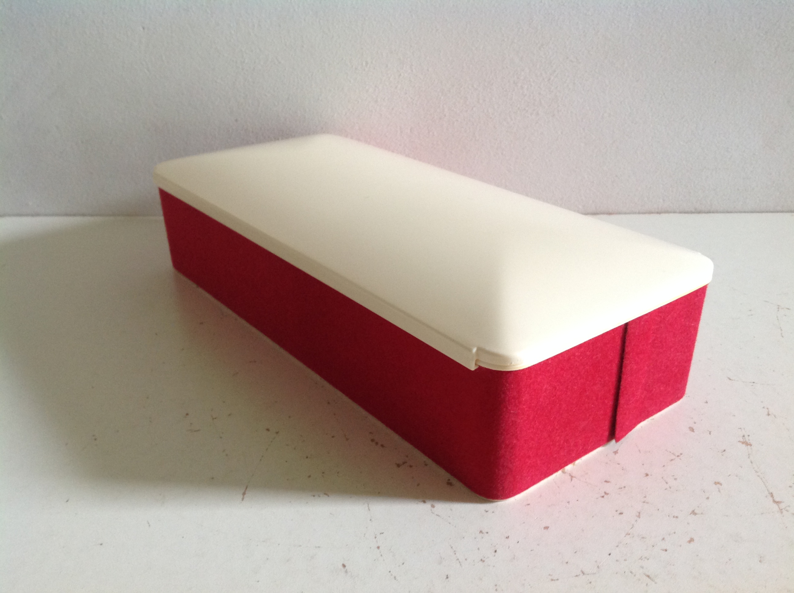 Naaigarnituren opbergbak.