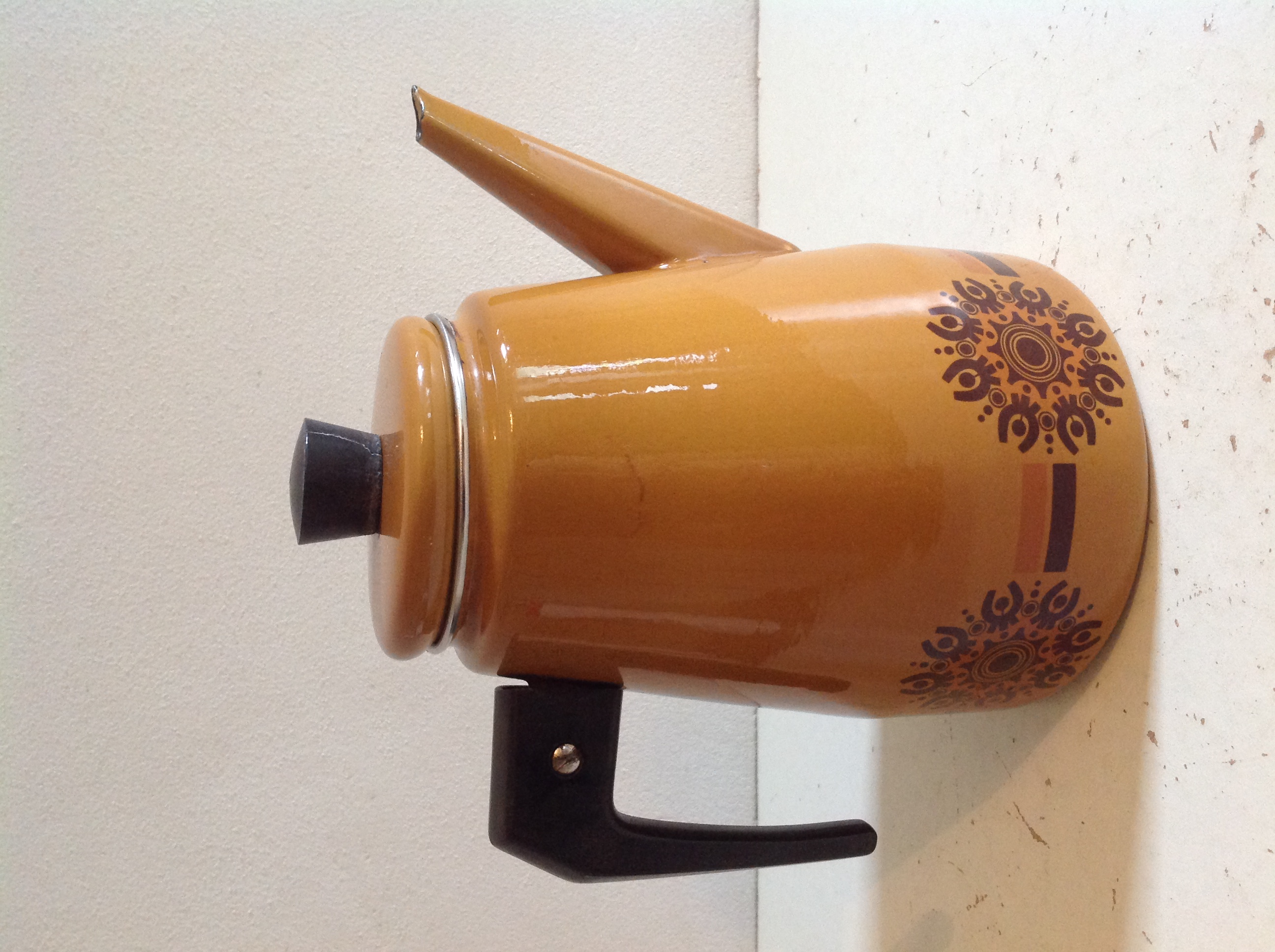 Koffiepot. Lichtbruin emaille.