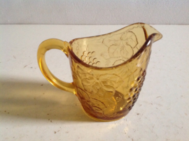Melkkannetje. Rookglas.