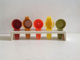 Maatlepel set met rek. Tupperware.