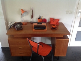 Mijn vintage jaren 70 werkplek.