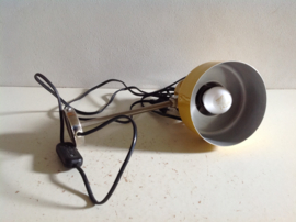 Wandspot. Okergeel.