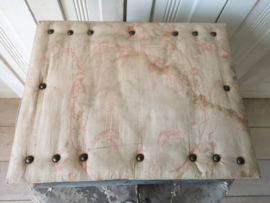 Houten doos met stof /wooden box with fabric