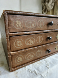 Fourniturenkasje/French chest