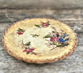 Frans beboterd bord/French floral plate