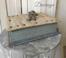 Houten doos met stof /wooden box with fabric