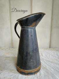 Zwarte geëmailleerd kan/enemal pitcher