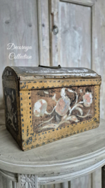 Bruiddkist/18th century Bridal chest