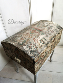 Antieke bruidskist /antique bridal chest