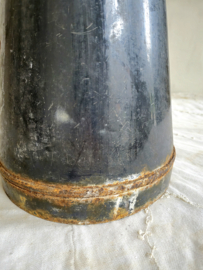 Zwarte geëmailleerd kan/enemal pitcher
