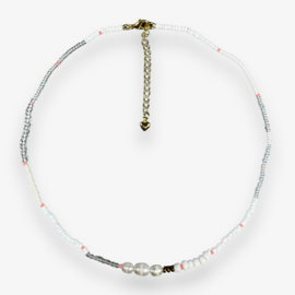 Short necklace 13