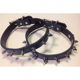 Halsband met spikes donkergroen