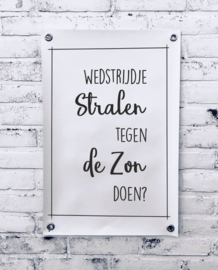 Tuinposter - Wedstrijdje stralen tegen de zon doen