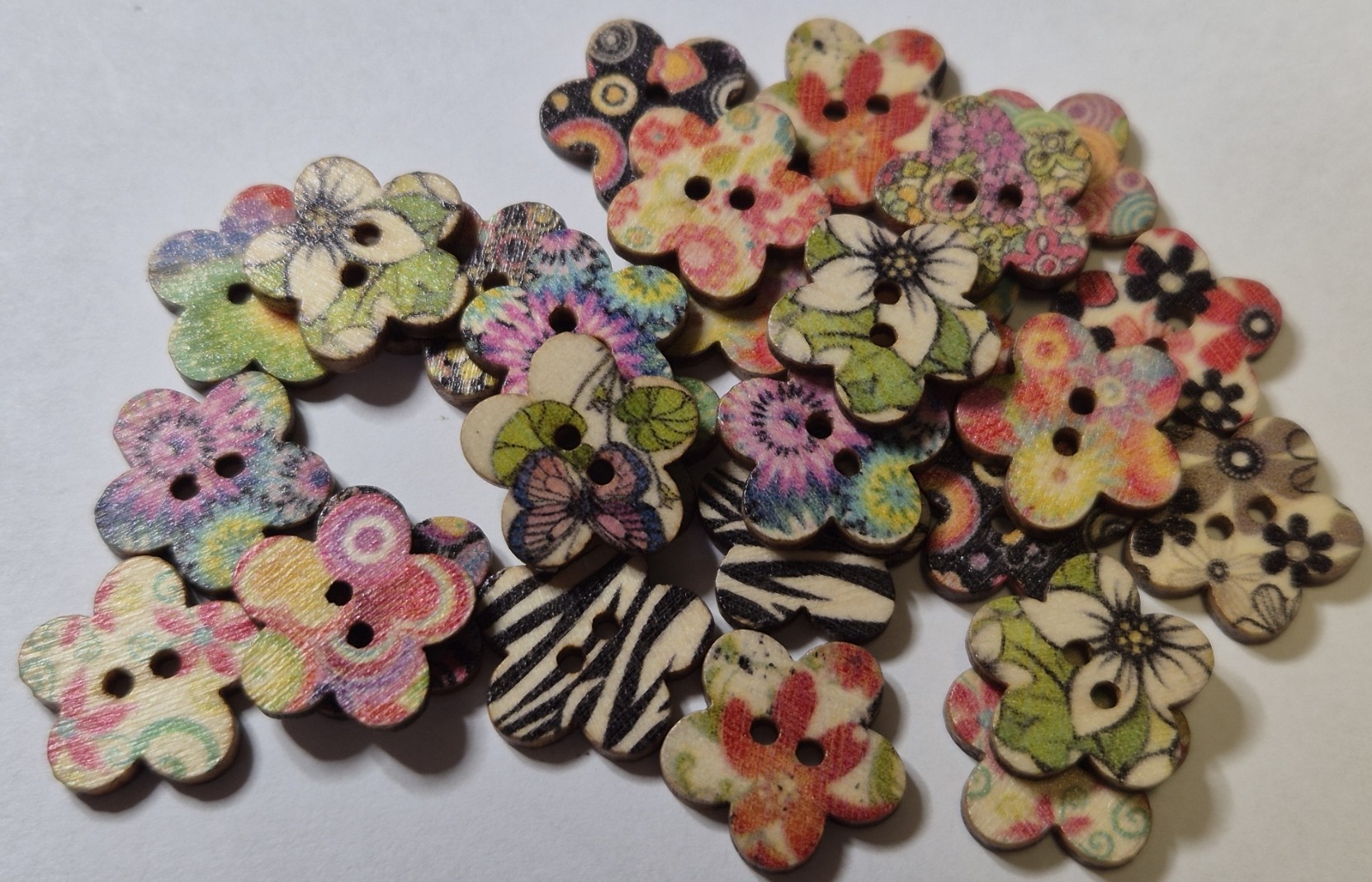 Gekleurde Bloemetjes Knopen 16mm (28 stuks)