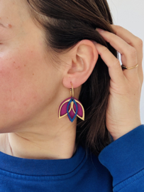 Flore oorhangers fuchsia- gold- blue