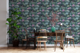 Behang met tropische bladeren en bloemen botanisch  G56433 Global Fusion