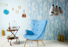 Patroonbehang Lars Contzen Behang Rising Fluid Helderblauw, Pastelblauw, Zuiverwit