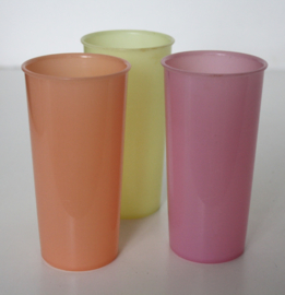 VINTAGE TUPPERWARE BEKERS PASTEL