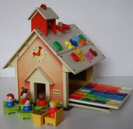 VINTAGE FISHER PRICE SCHOOLTJE