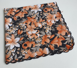 VINTAGE TAFELKLEEDJE