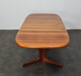VINTAGE EETTAFEL DYRLUND