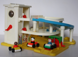 VINTAGE FISHER PRICE GARAGE