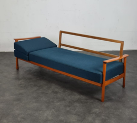 VINTAGE BANK , DAYBED KNOLL