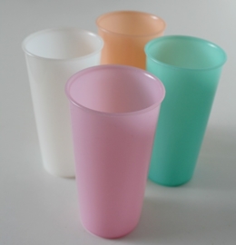 VINTAGE TUPPERWARE BEKERS