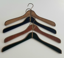 VINTAGE VELVET KLEERHANGERS