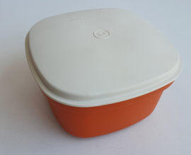 VINTAGE TUPPERWARE BAK