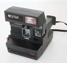 VINTAGE POLAROID CAMERA 840