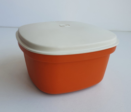 VINTAGE TUPPERWARE BAK