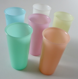 VINTAGE TUPPERWARE BEKERS