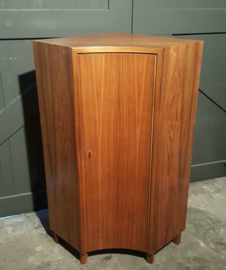 RETRO KLEDING HOEKKAST