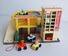VINTAGE FISHER PRICE GARAGE