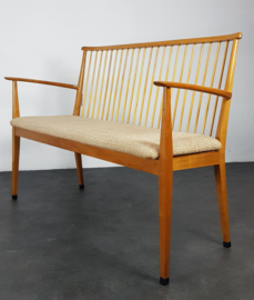 VINTAGE EETKAMER SET, SPIJLENBANK & STOELEN