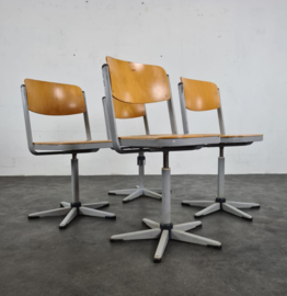 VINTAGE SCHOOLSTOELEN