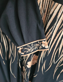 Elegante zwarte jurk met verfijnd bloemenborduursel - Size 38