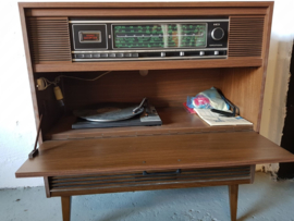 VINTAGE GRUNDIG RADIOMEUBEL