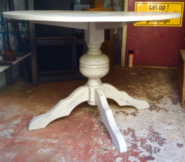 Ronde tafel ‘old look’ afgewerkt
